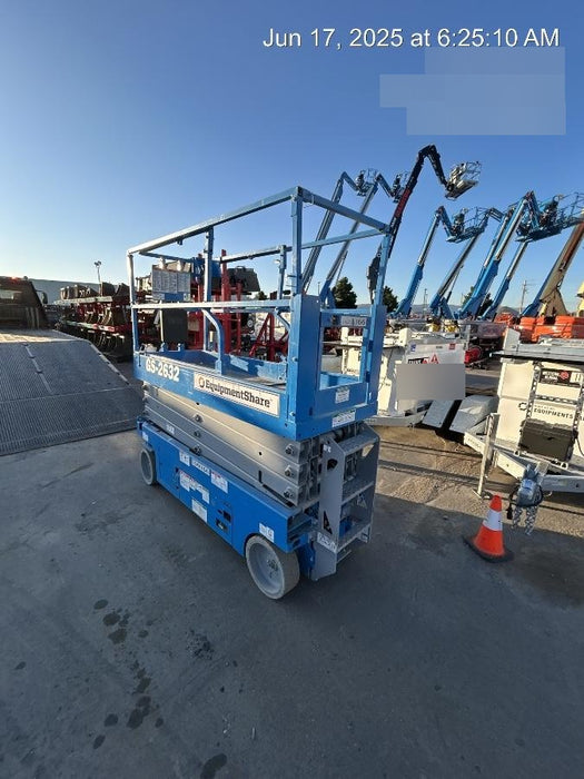 2020 Genie GS-2632 Solid NM Tires, Folding Rails with Half-Height Swing Gate, Beacon, 800W Invertor