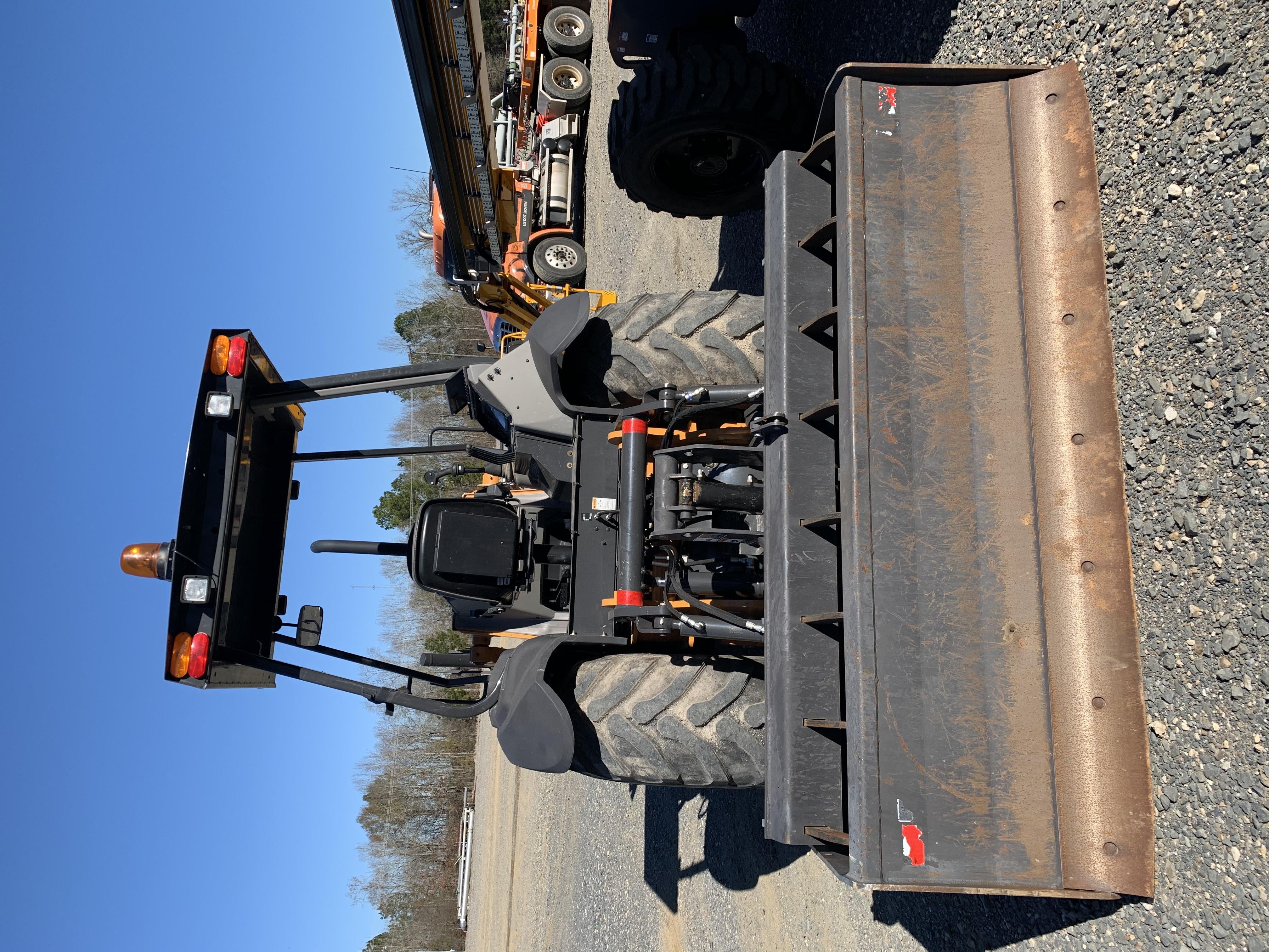 2019 Case 570N EP Canopy, 4WD, GP Front Bucket, Dual Tilt Cylinder, 84" Box Blade w/ Scarifier, Wheel Weights, Beacon