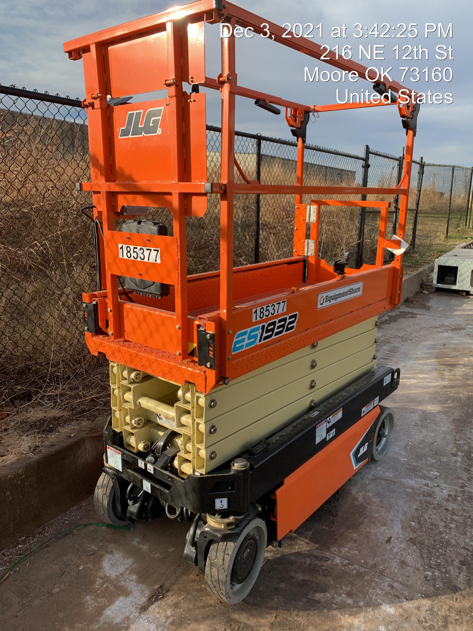 2021 JLG ES1932