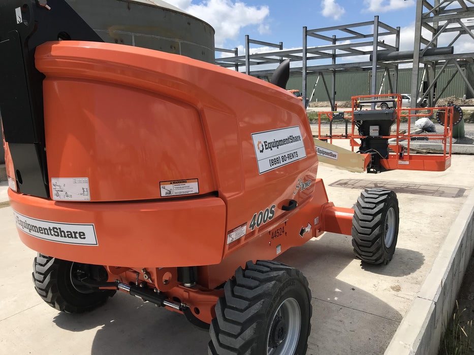 2019 JLG 400S