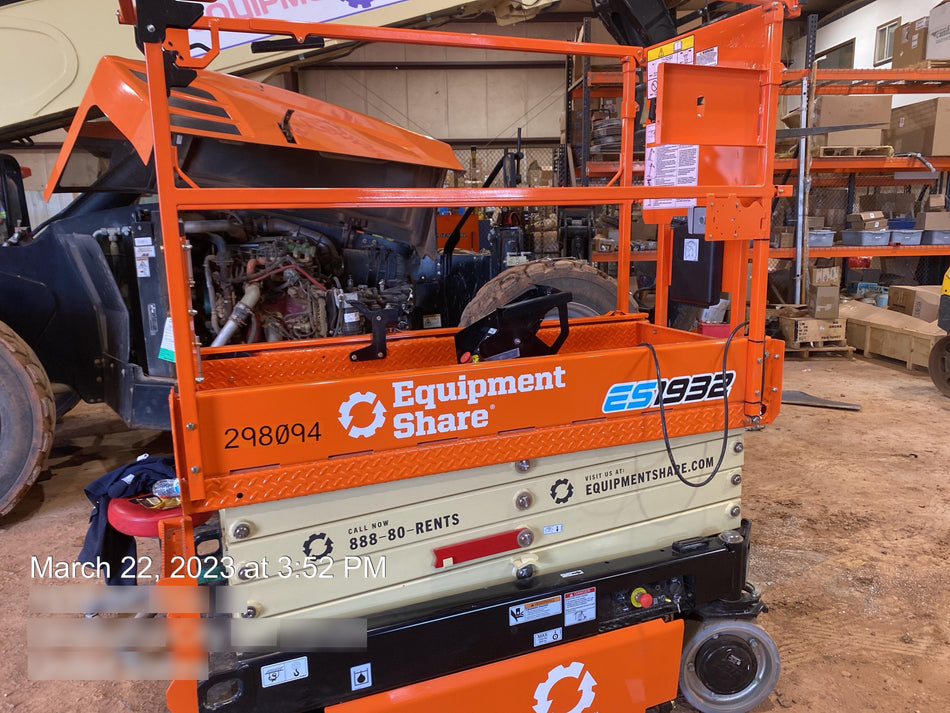 2023 JLG ES1932