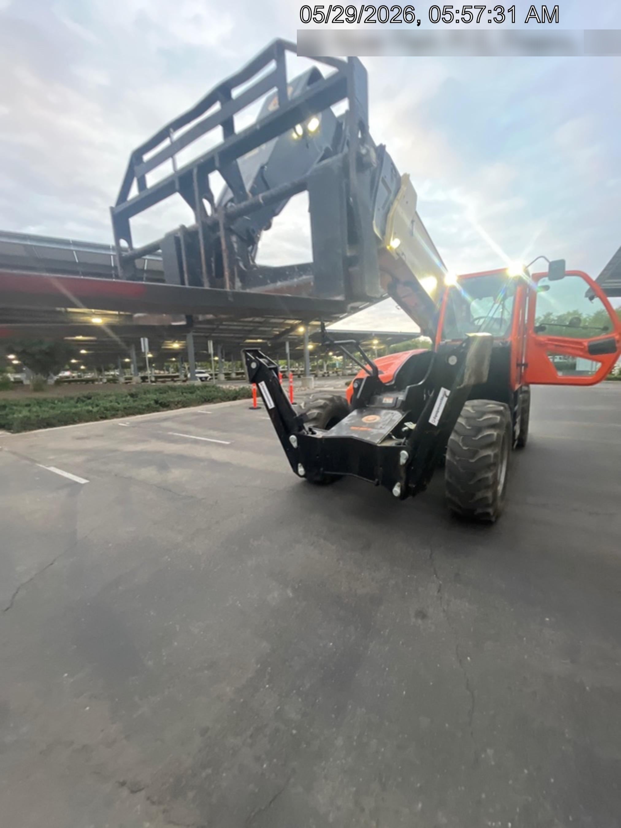 2021 JLG 1075