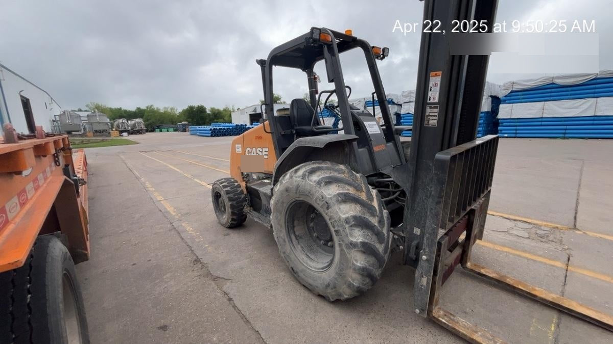 2023 CASE 588H