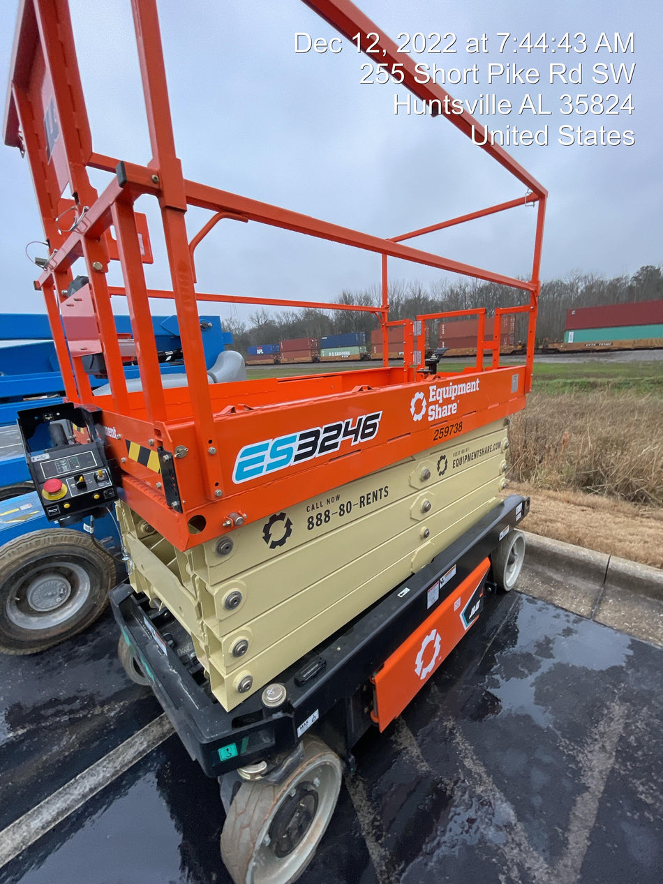 2022 JLG ES3246