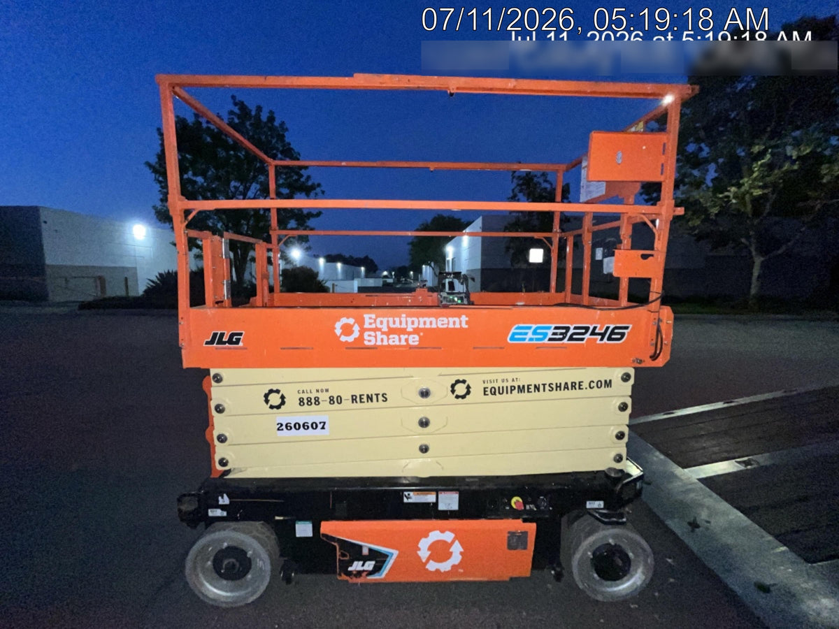 2022 JLG ES3246