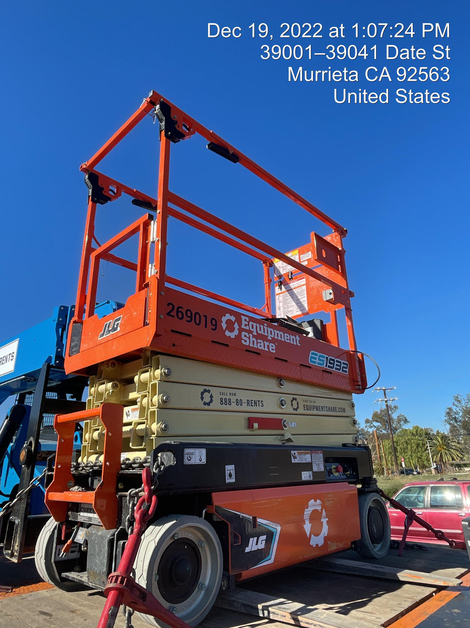 2022 JLG ES1932