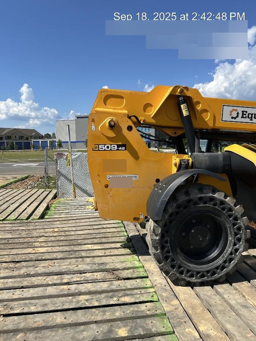 2019 JCB 509-42 74 HP w/CAB/HVAC, Beacon, Aux Hydraulics, Worklights, Solid Tires