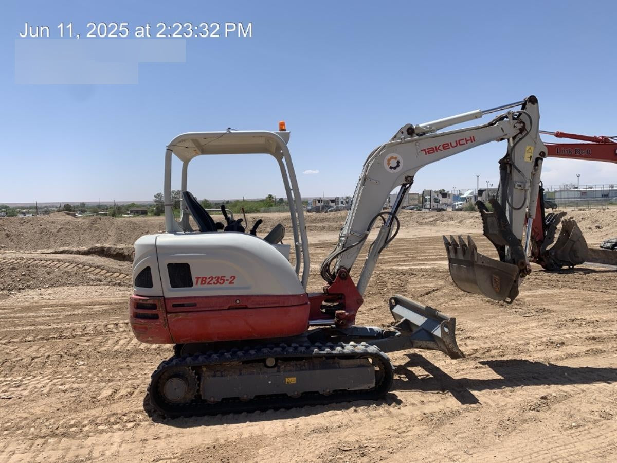 2020 TAKEUCHI TB235-2R