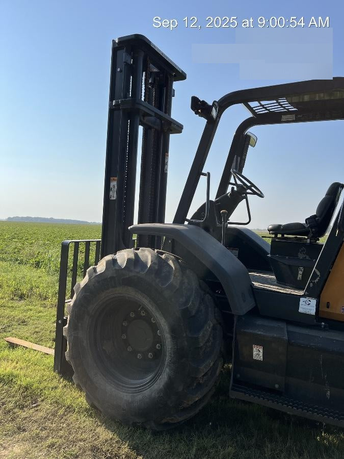 2023 CASE 588H