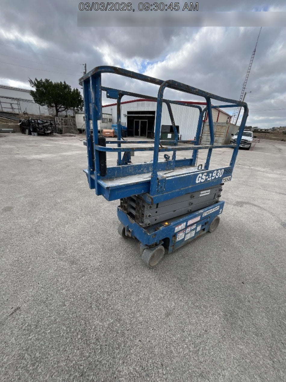2017 Genie GS-1930 Genie GS-1930 Lift w/Fixed Rail and Chain Entry