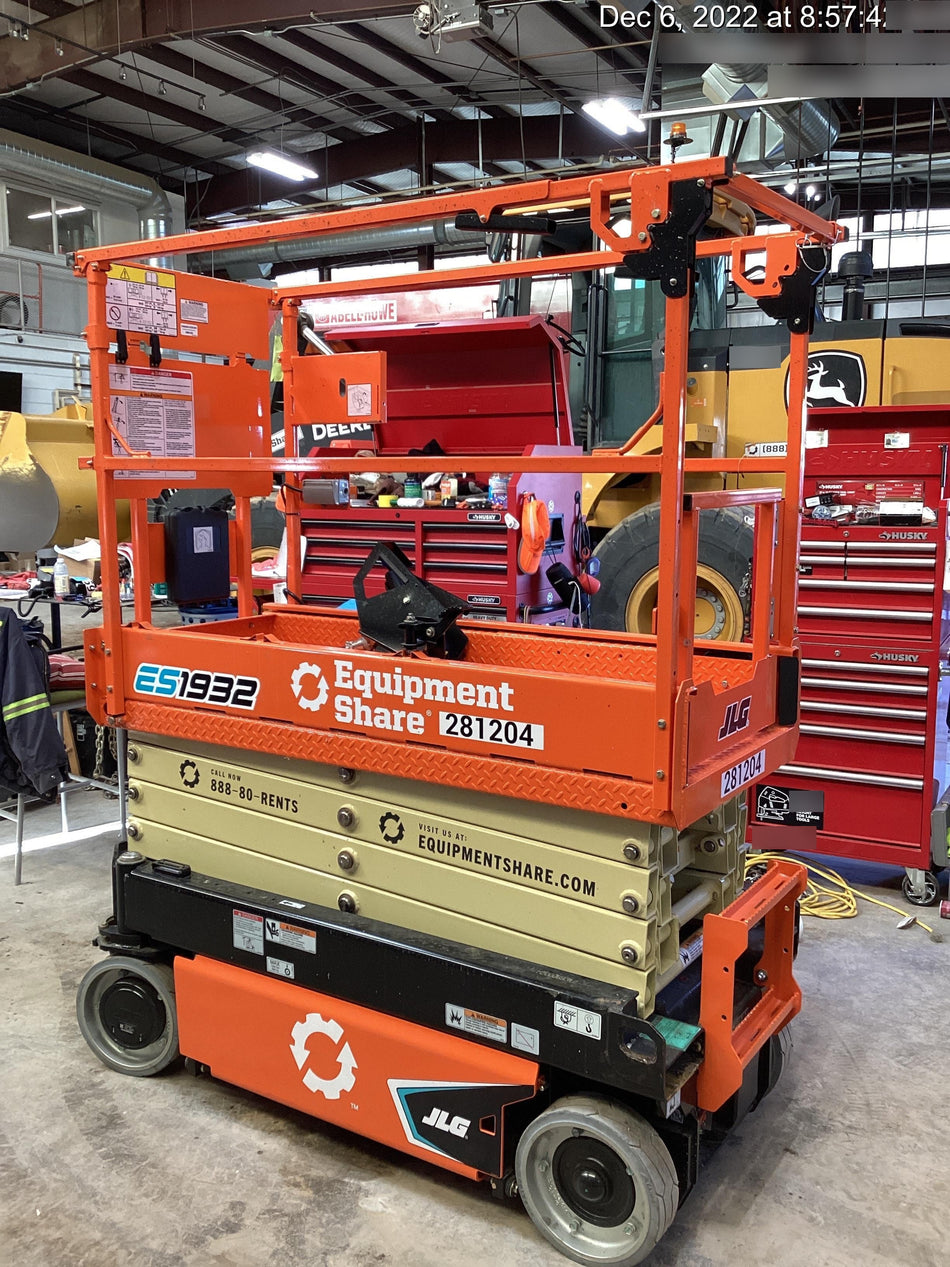 2022 JLG ES1932