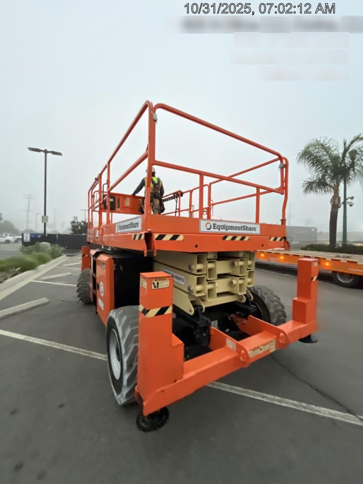 2021 JLG 330LRT