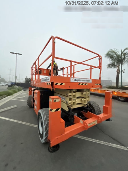 2021 JLG 330LRT