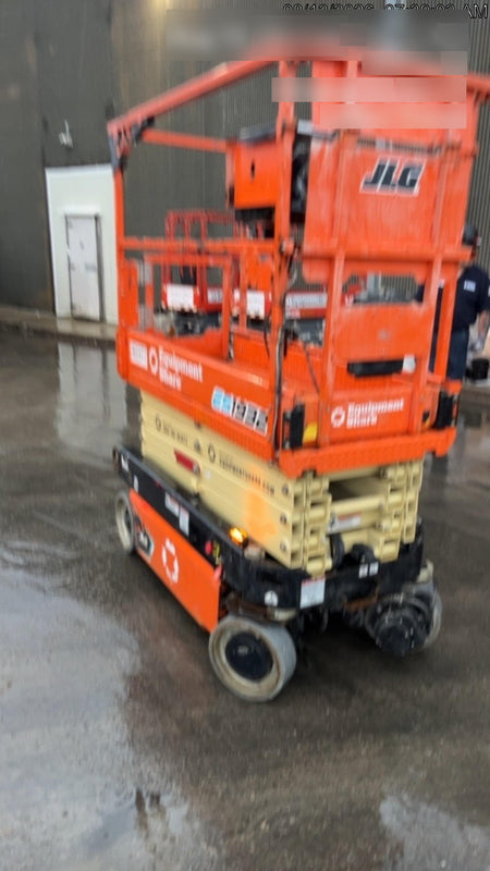 2022 JLG ES1932