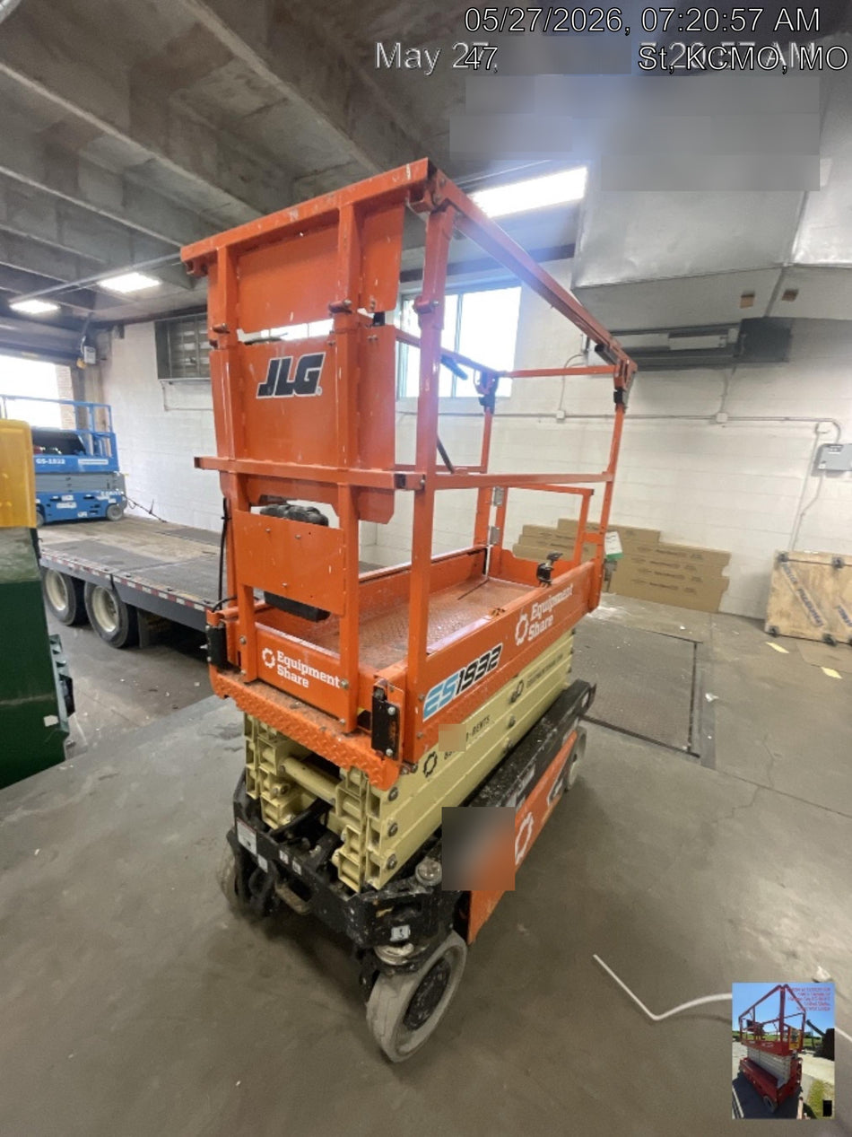 2023 JLG ES1932