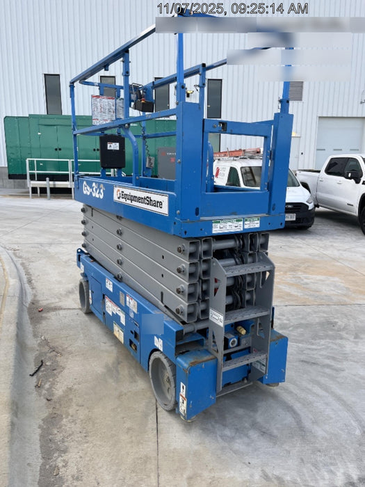 2020 Genie GS-3232 Standard, Folding half height swing gate, 800W Inverter