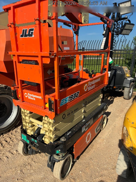 2023 JLG ES1932