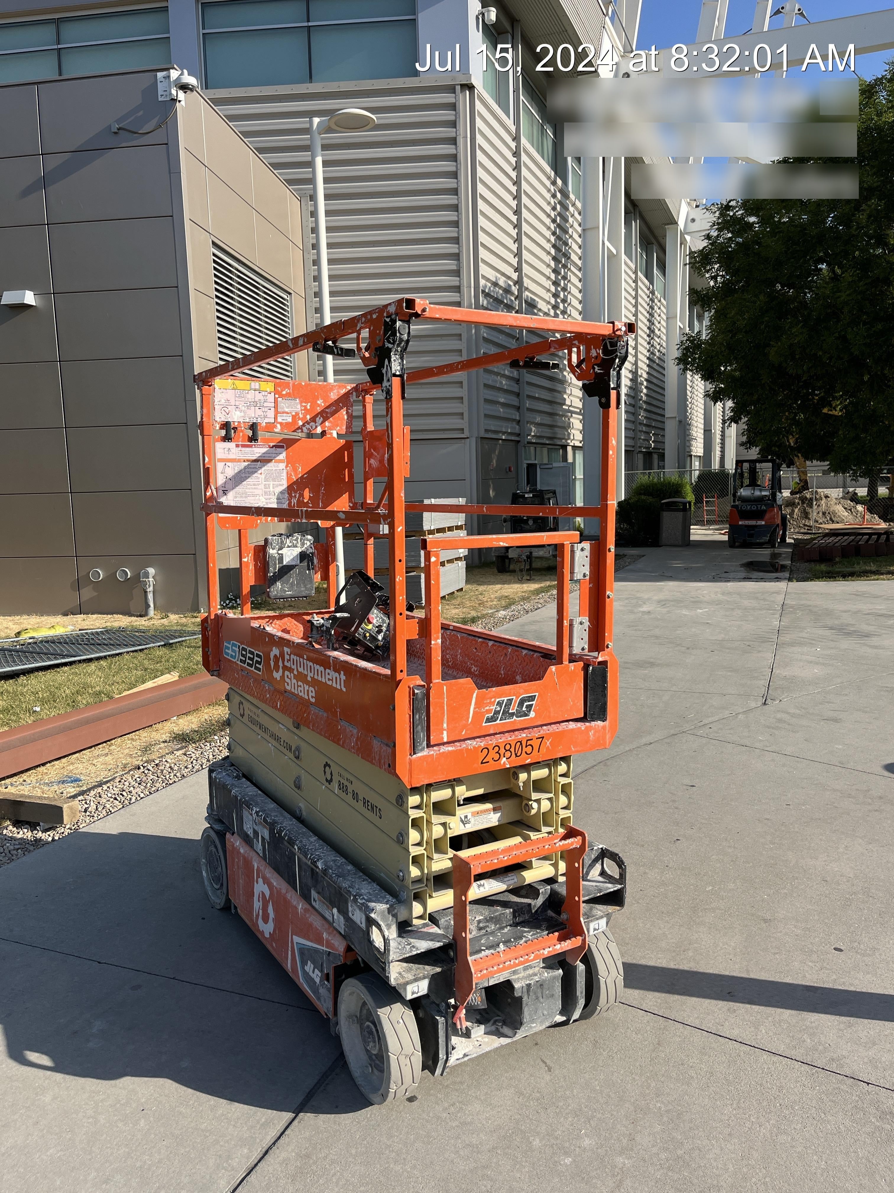 2022 JLG ES1932
