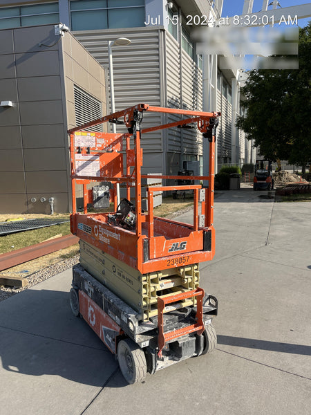 2022 JLG ES1932