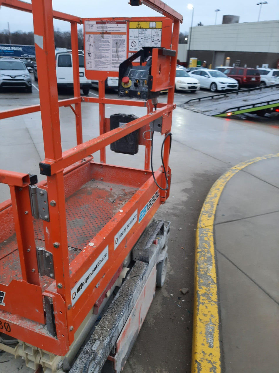 2021 JLG ES1330L