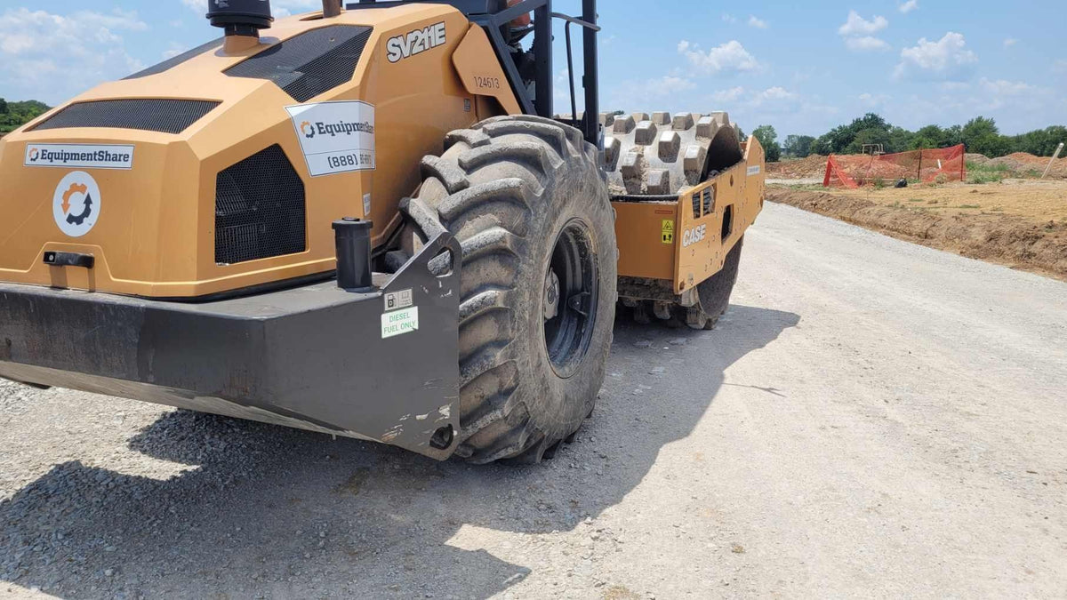 2021 CASE SV211E