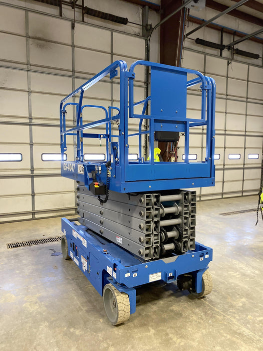 2019 Genie GS-4047 Folding rails with half height swing gate