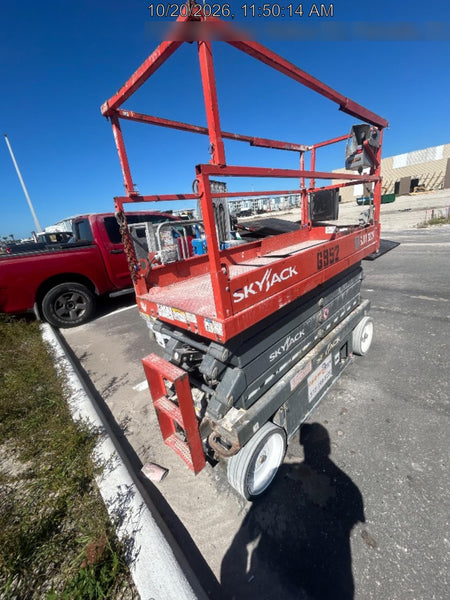 2018 Skyjack SJIII-3226 Skyjack SJIII3226 Scissor Lift w/Trojan Batteries