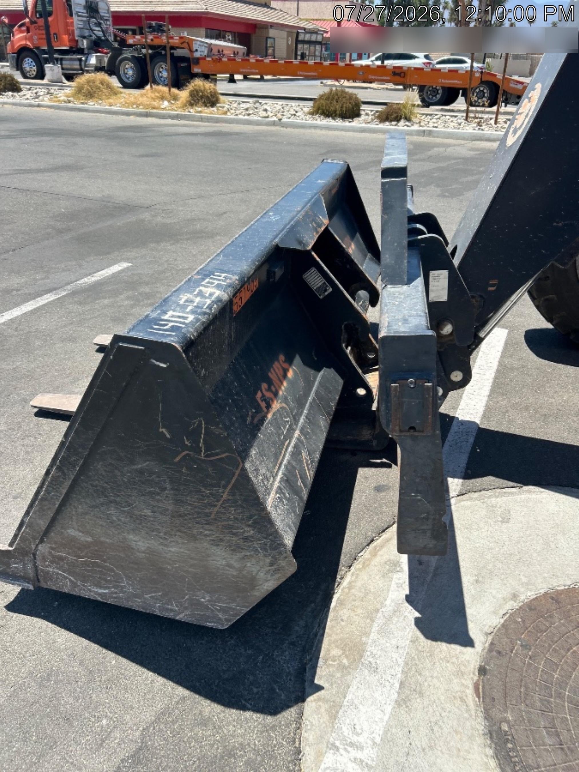 2025 JLG 1001100823