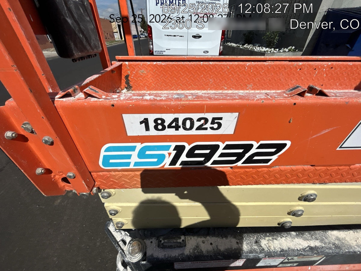 2021 JLG ES1932