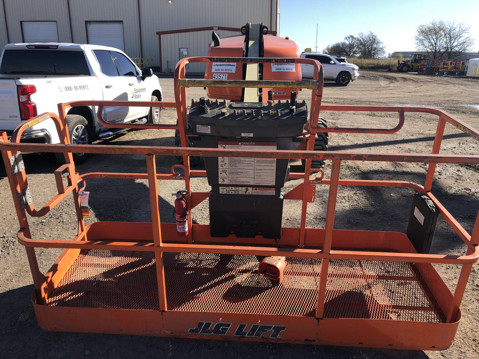 2019 JLG 400S