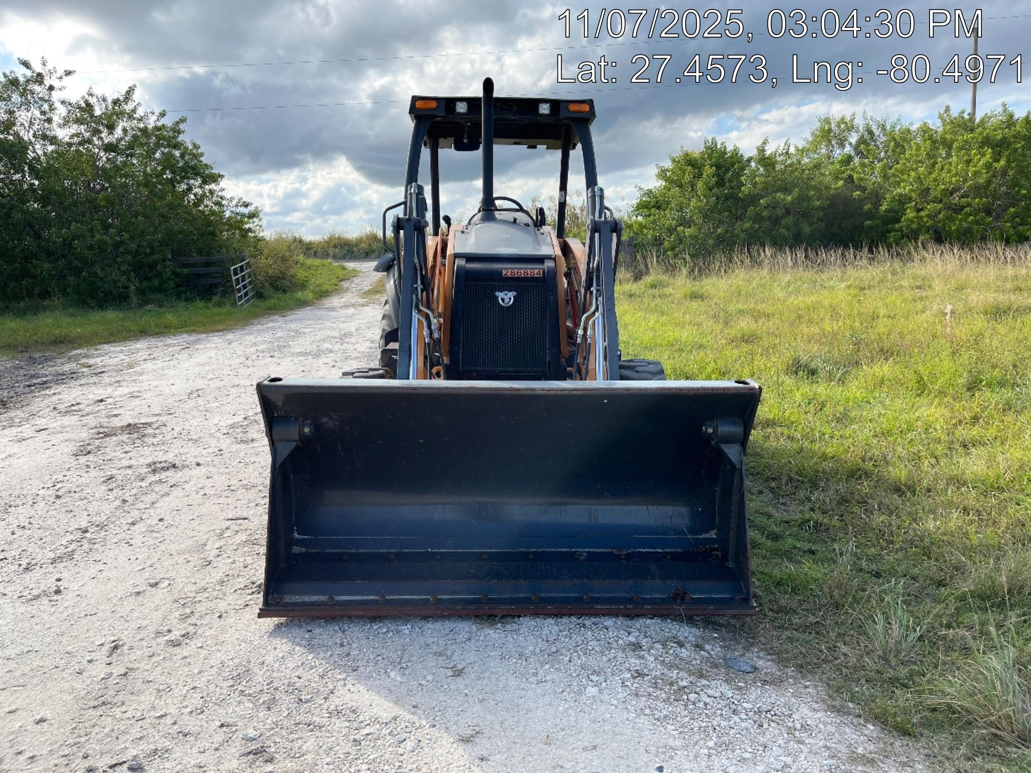2023 CASE 570N EP