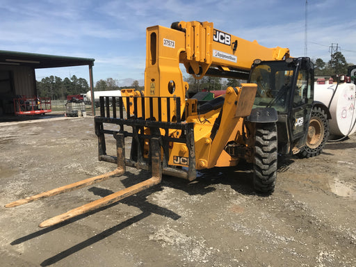 2019 JCB 510-56 74 HP w/CAB/HVAC, Beacon, Worklights, Aux Hydraulics, Solid Tires 72" Carriage/60" Forks