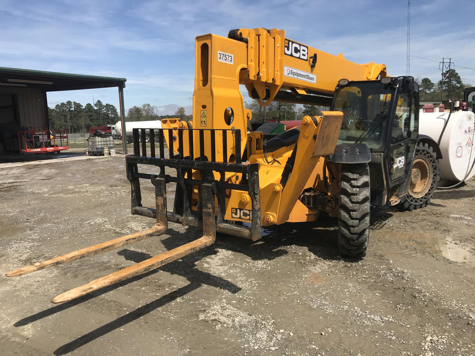 2019 JCB 510-56 74 HP w/CAB/HVAC, Beacon, Worklights, Aux Hydraulics, Solid Tires 72" Carriage/60" Forks