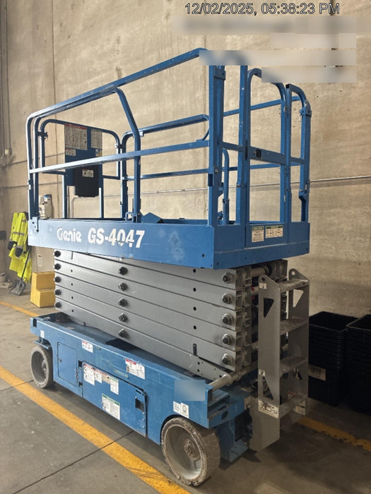 2019 Genie GS-4047 Folding rails with half height swing gate