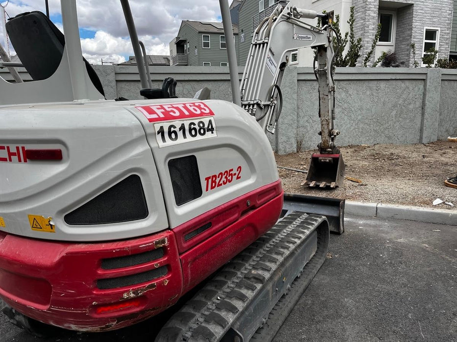 2021 TAKEUCHI TB235-2R
