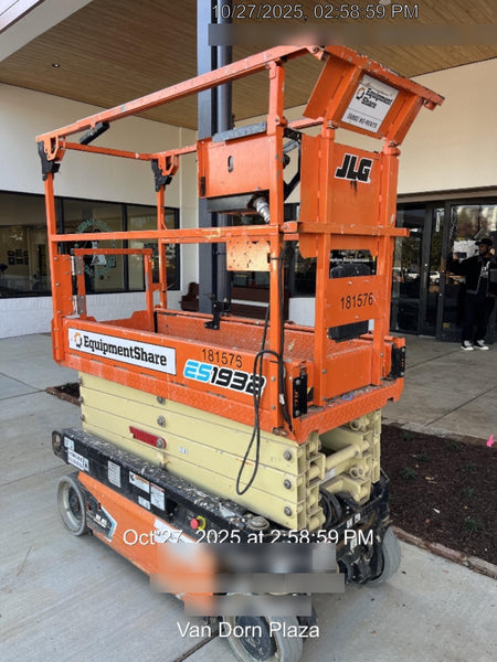 2021 JLG ES1932