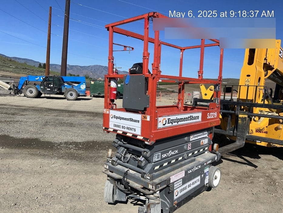 2020 Skyjack SJIII-3219 Solid NM Tires, Half height spring hinged entry gate, Dual Beacons, 800W Inverter