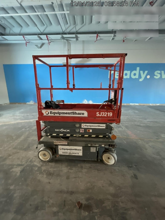 2020 Skyjack SJIII-3219 Solid NM Tires, Half height spring hinged entry gate, Dual Beacons, 800W Inverter