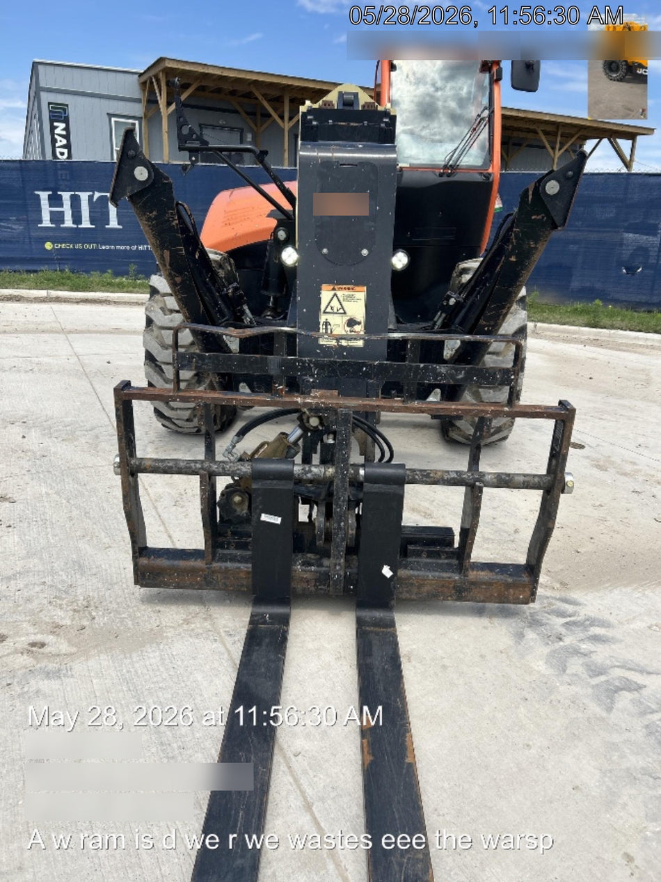 2022 JLG 1075