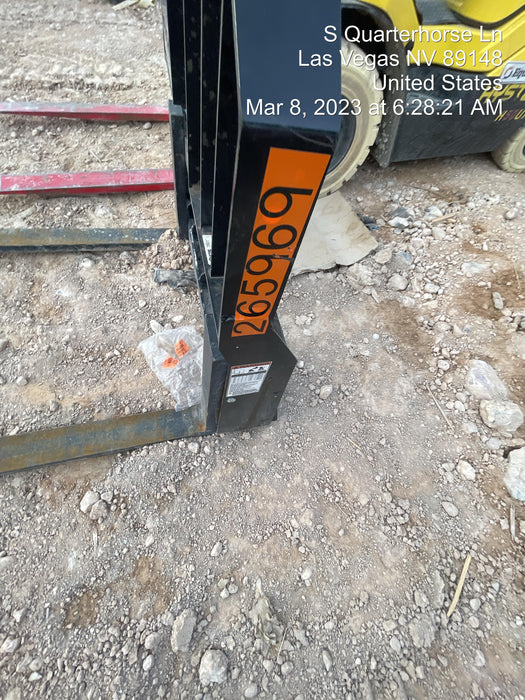 2021 TAKEUCHI 48" Pallet Forks - Takeuchi