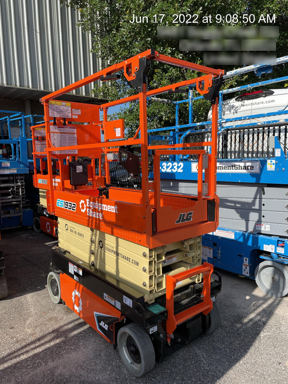 2022 JLG ES1932