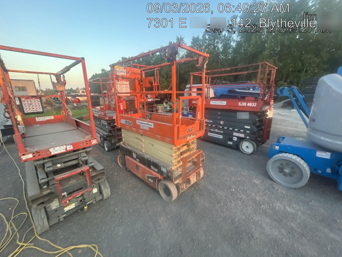 2021 JLG ES1932