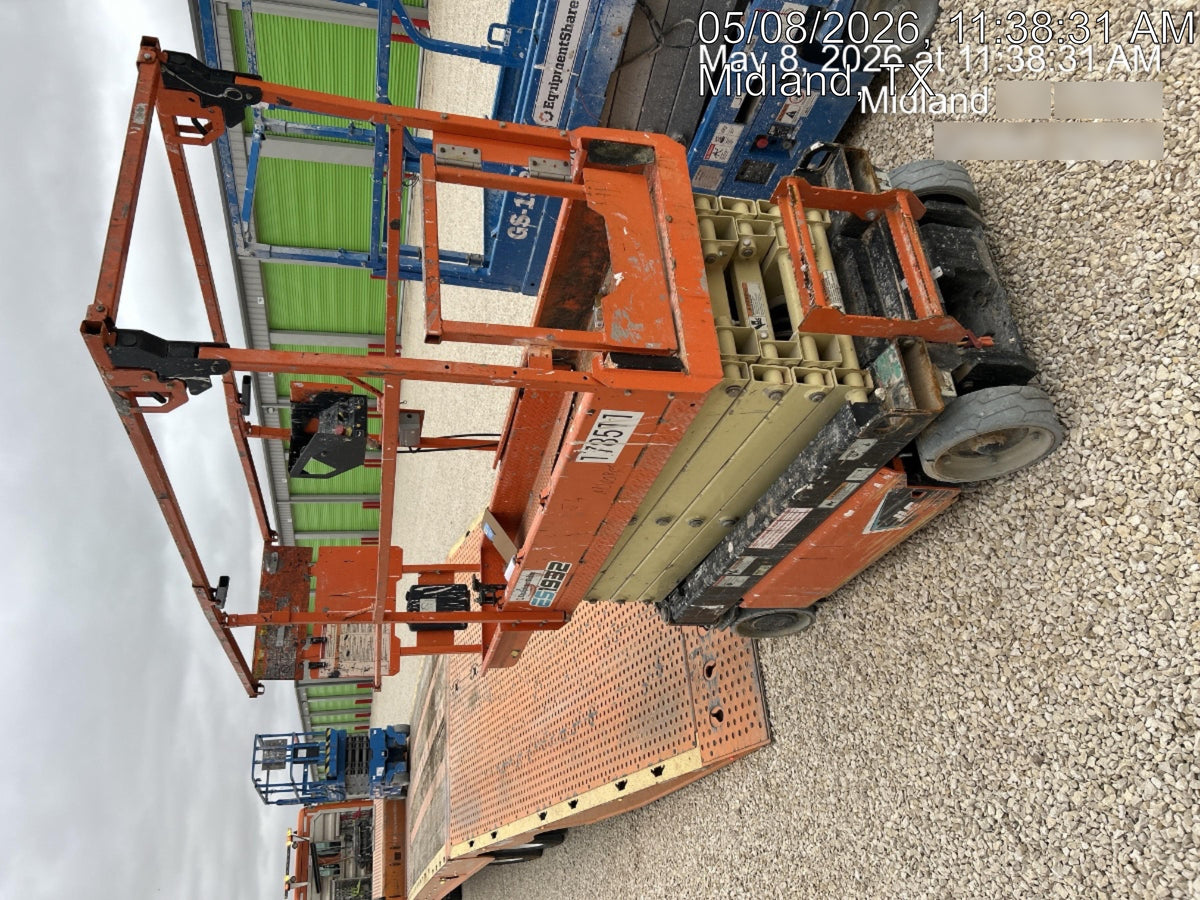 2021 JLG ES1932