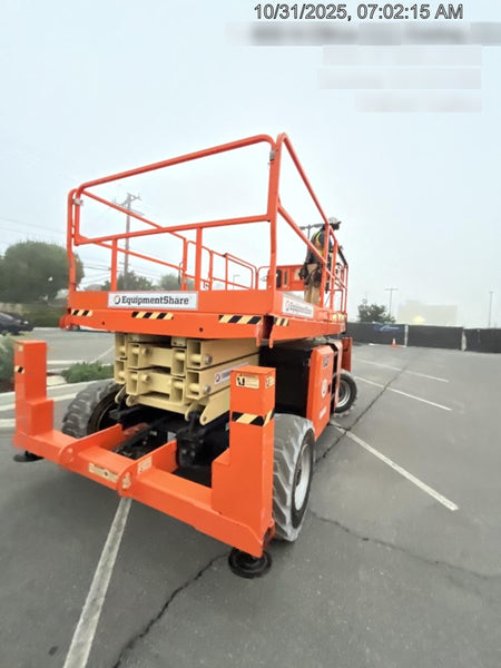 2021 JLG 330LRT