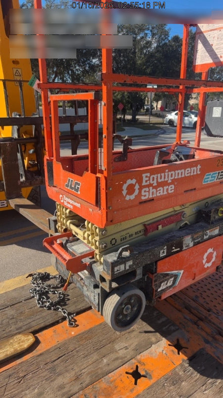2022 JLG ES1330L