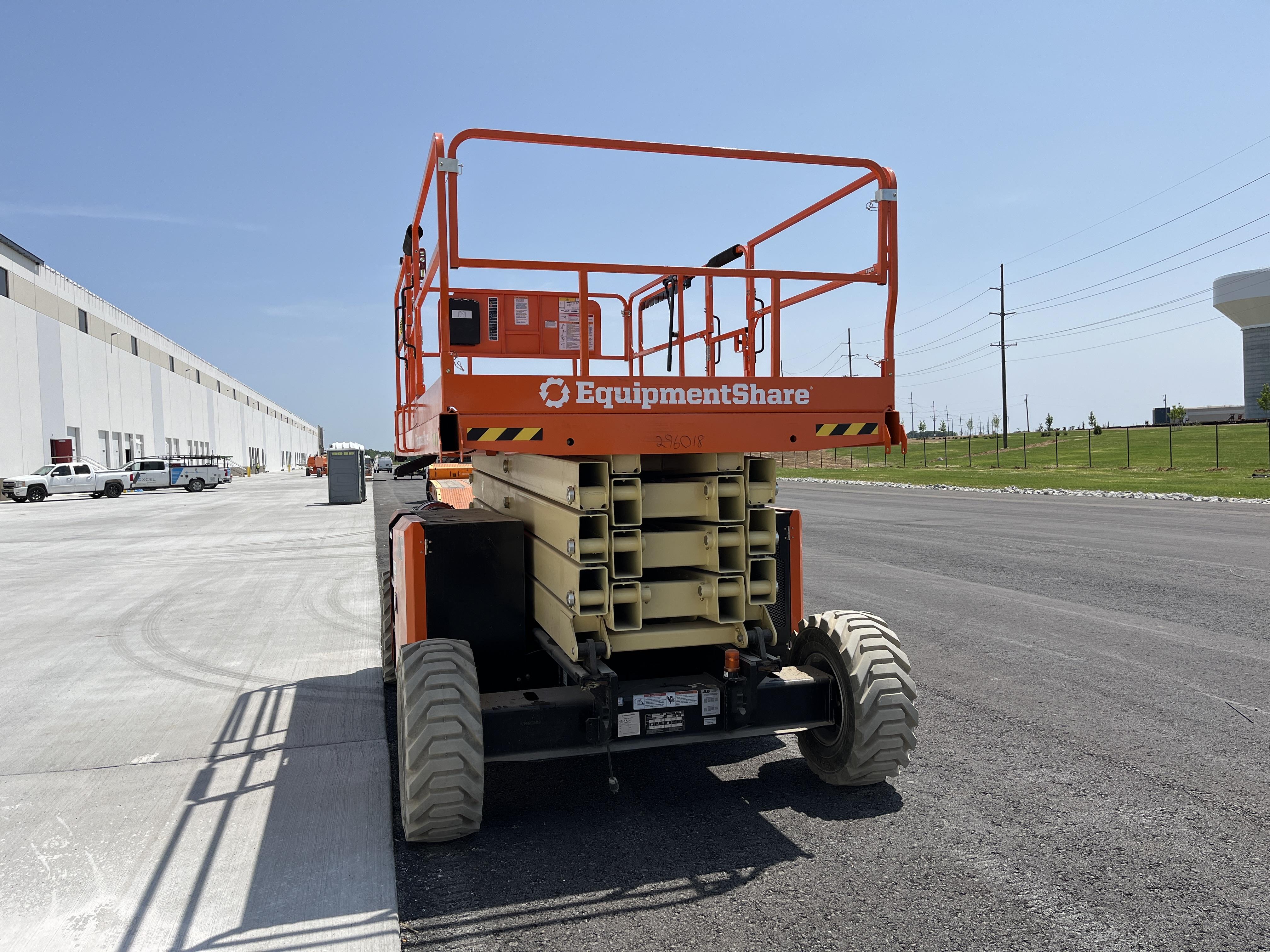 2023 JLG RT4394