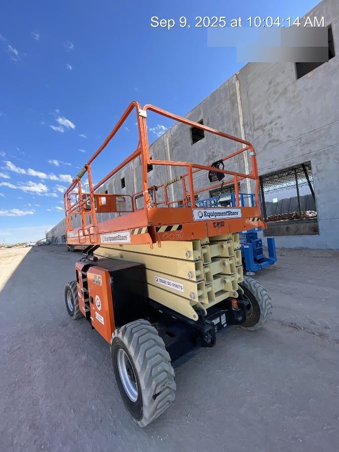 2021 JLG 430LRT