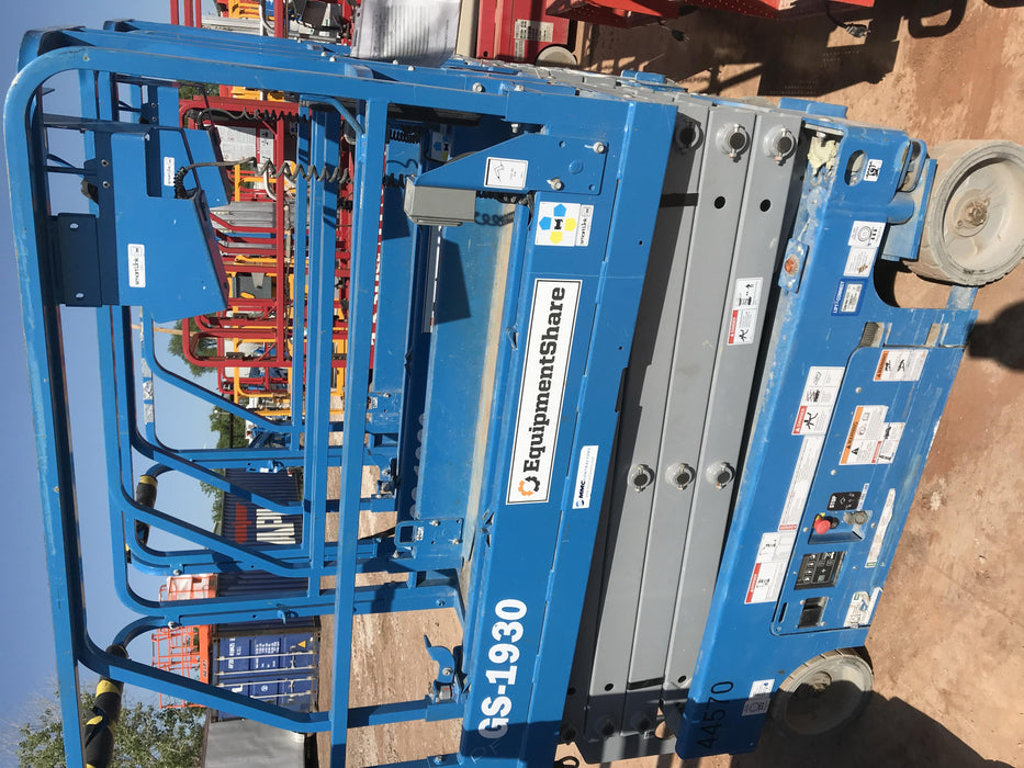 2019 Genie GS-1930 Fixed rails with chain Entry