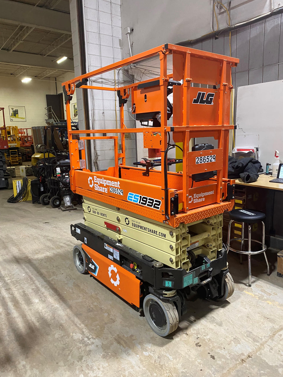 2022 JLG ES1932