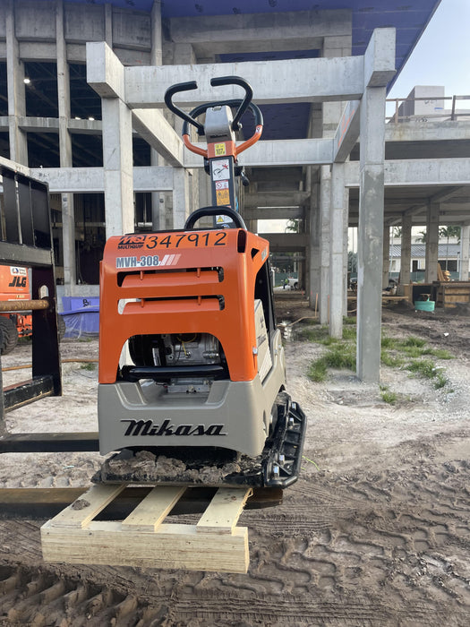 2023 Multiquip MV308GH Honda GX270, 18" Plate, Tachometer